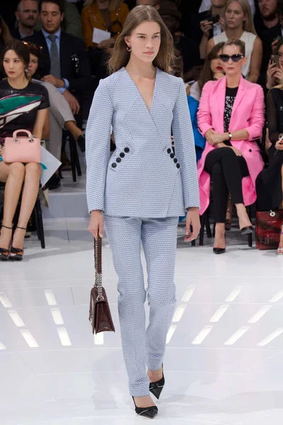 Look 23